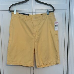 Men’s Vineyard Vines Light Yellow Flat Front Shorts sz 34 NWT
